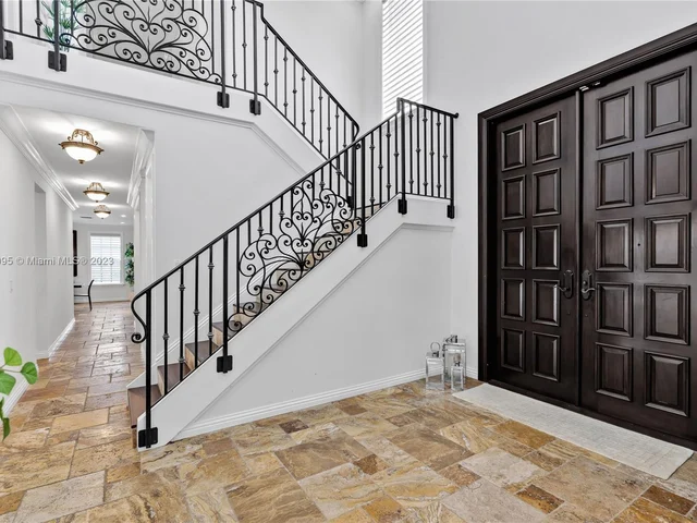 9439 NW 54th Doral Cir Ln, Doral FL 33178