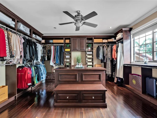 9439 NW 54th Doral Cir Ln, Doral FL 33178