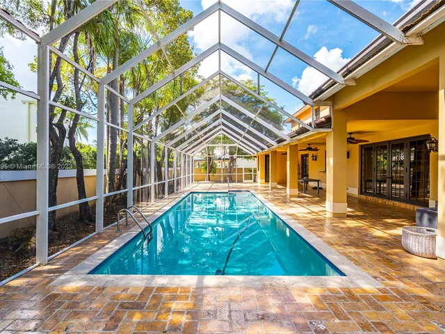 9439 NW 54th Doral Cir Ln, Doral FL 33178