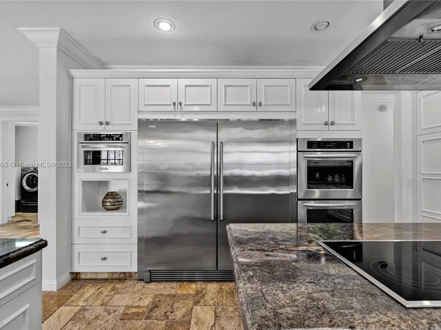 9439 NW 54th Doral Cir Ln, Doral FL 33178