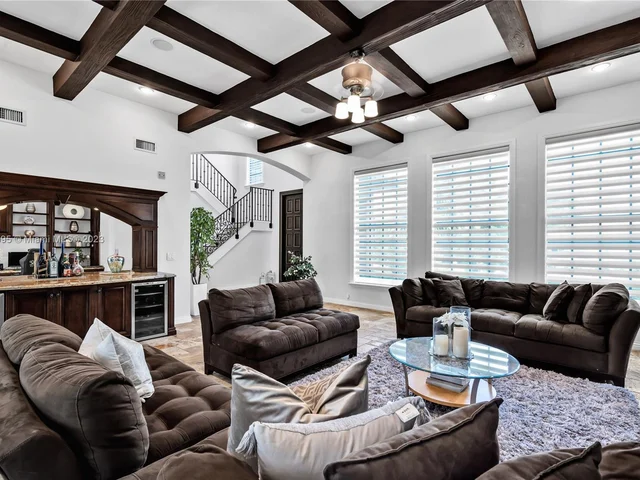 9439 NW 54th Doral Cir Ln, Doral FL 33178