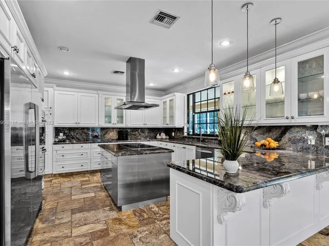 9439 NW 54th Doral Cir Ln, Doral FL 33178