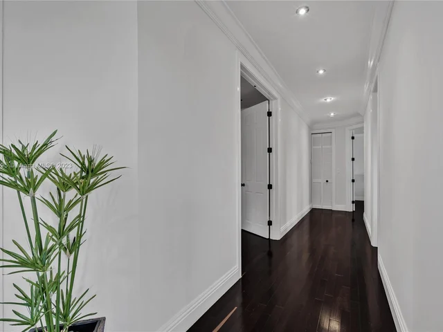 9439 NW 54th Doral Cir Ln, Doral FL 33178