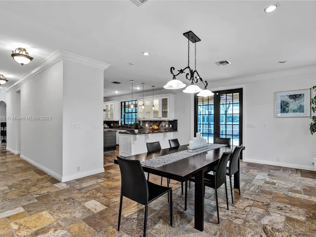 9439 NW 54th Doral Cir Ln, Doral FL 33178