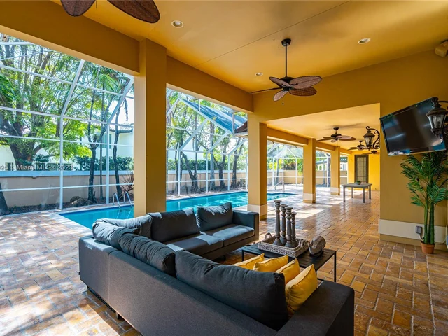 9439 NW 54th Doral Cir Ln, Doral FL 33178