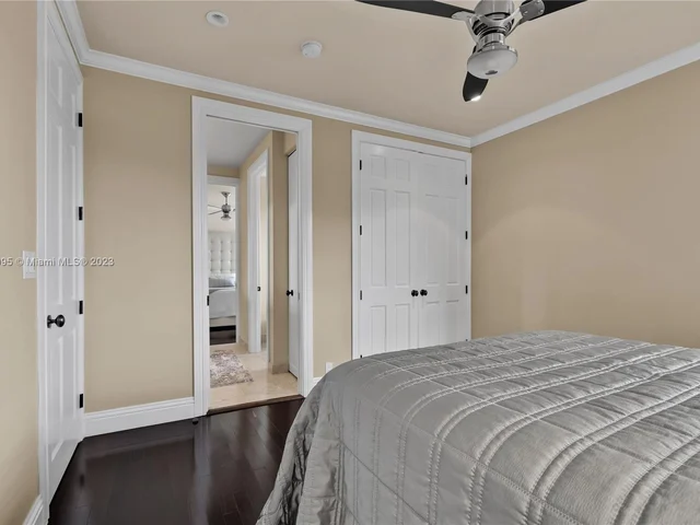 9439 NW 54th Doral Cir Ln, Doral FL 33178