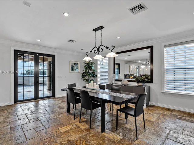 9439 NW 54th Doral Cir Ln, Doral FL 33178