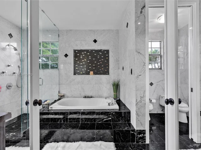 9439 NW 54th Doral Cir Ln, Doral FL 33178