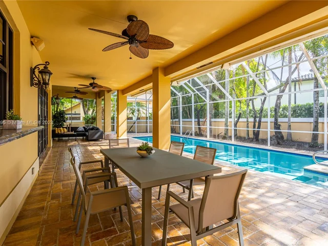 9439 NW 54th Doral Cir Ln, Doral FL 33178