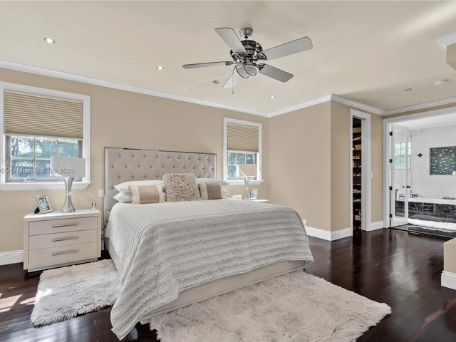 9439 NW 54th Doral Cir Ln, Doral FL 33178