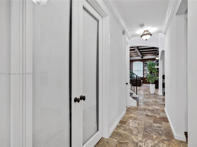 9439 NW 54th Doral Cir Ln, Doral FL 33178