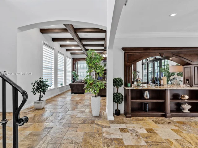 9439 NW 54th Doral Cir Ln, Doral FL 33178