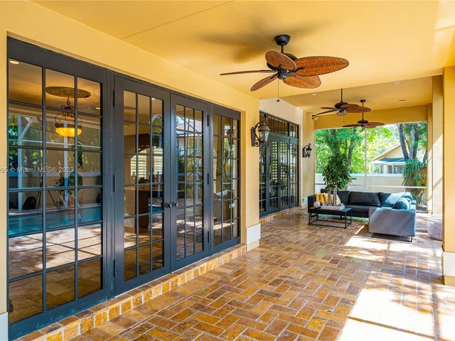 9439 NW 54th Doral Cir Ln, Doral FL 33178