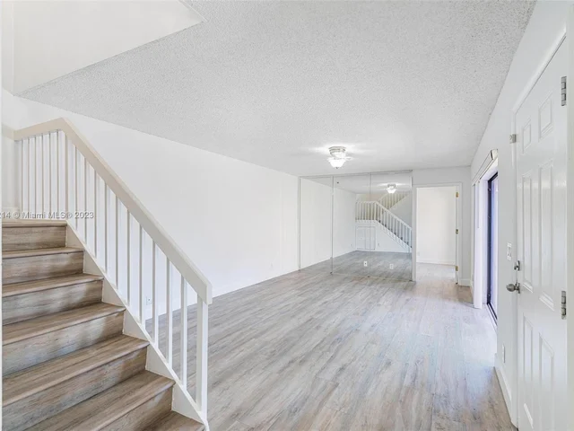 2559 Garden Ct, Cooper City FL 33026