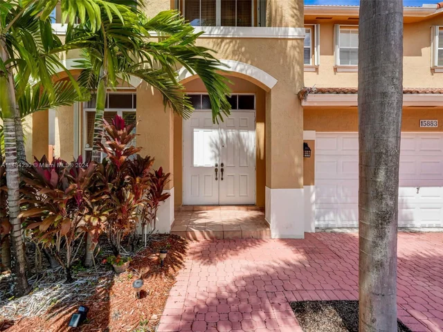 15883 SW 63rd Ter, Miami FL 33193