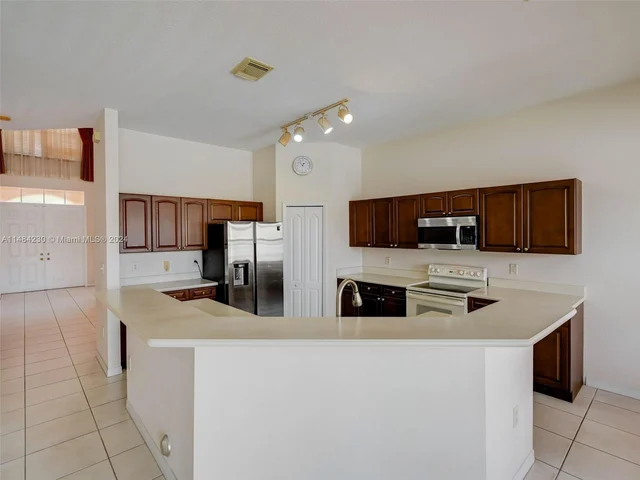 15883 SW 63rd Ter, Miami FL 33193