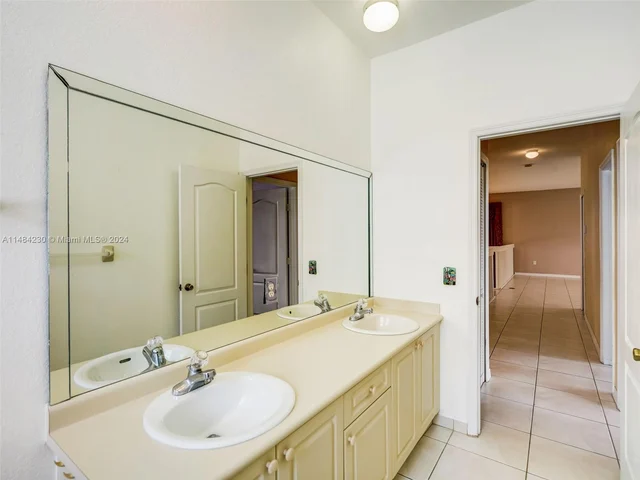 15883 SW 63rd Ter, Miami FL 33193