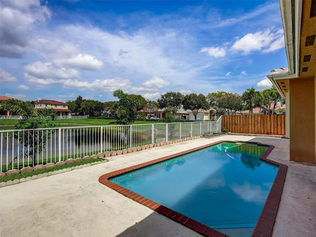 15883 SW 63rd Ter, Miami FL 33193