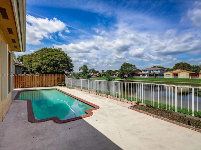 15883 SW 63rd Ter, Miami FL 33193