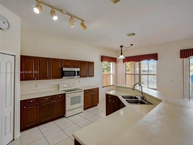 15883 SW 63rd Ter, Miami FL 33193