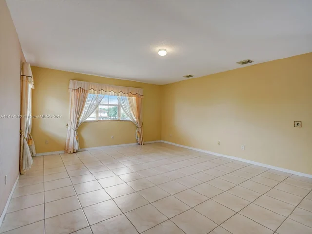 15883 SW 63rd Ter, Miami FL 33193