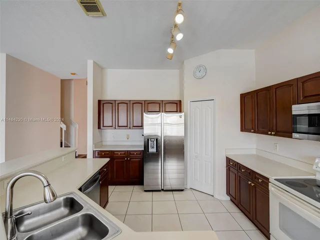 15883 SW 63rd Ter, Miami FL 33193