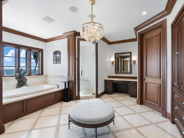 1940 S Bayshore Ln, Miami FL 33133