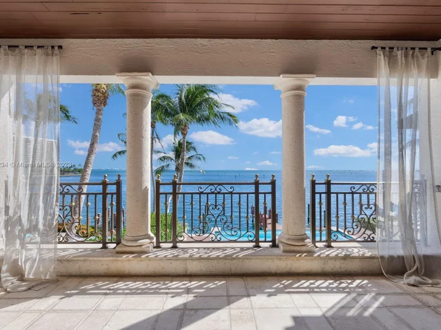 1940 S Bayshore Ln, Miami FL 33133