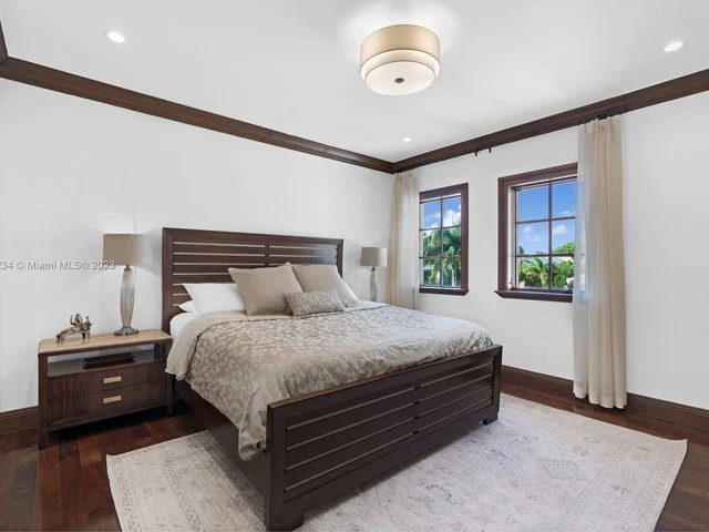 1940 S Bayshore Ln, Miami FL 33133