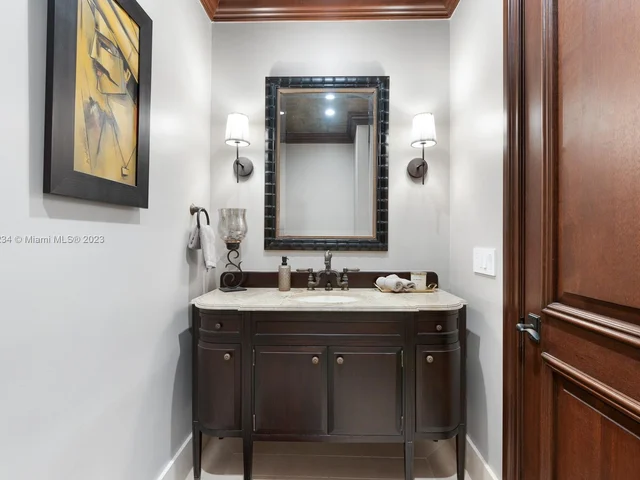 1940 S Bayshore Ln, Miami FL 33133