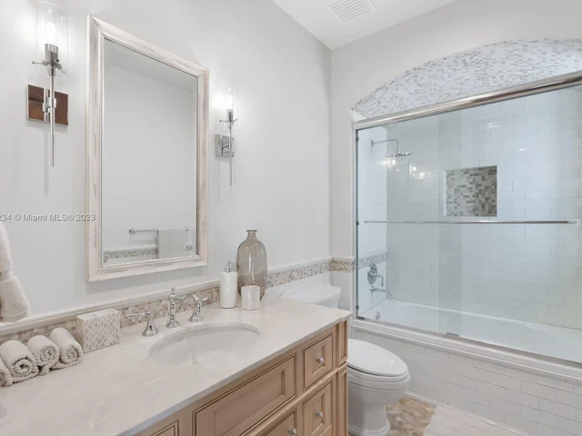 1940 S Bayshore Ln, Miami FL 33133