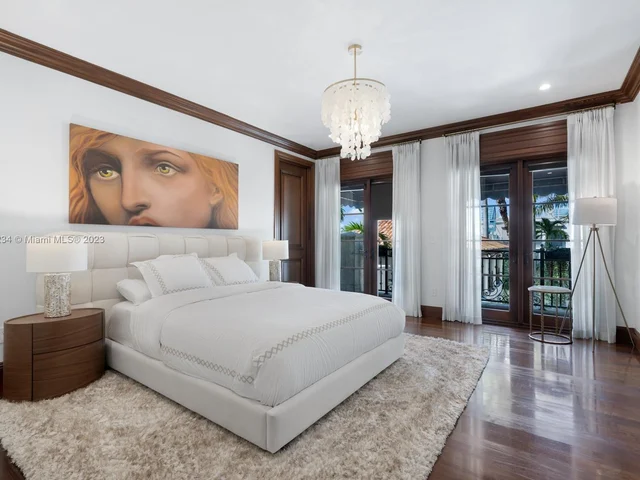 1940 S Bayshore Ln, Miami FL 33133