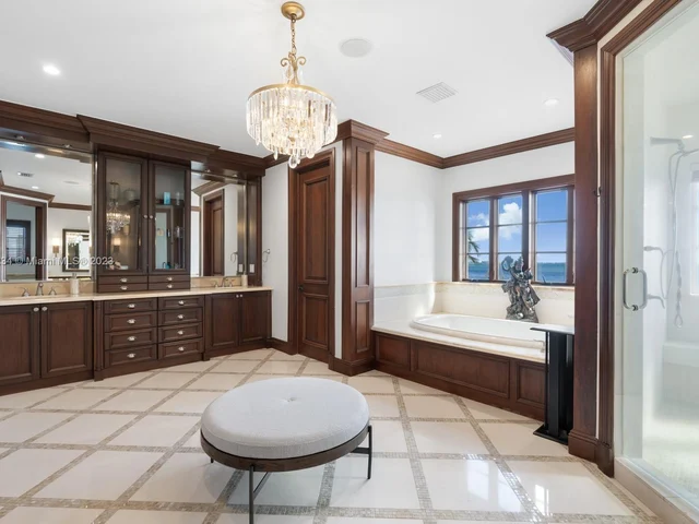 1940 S Bayshore Ln, Miami FL 33133