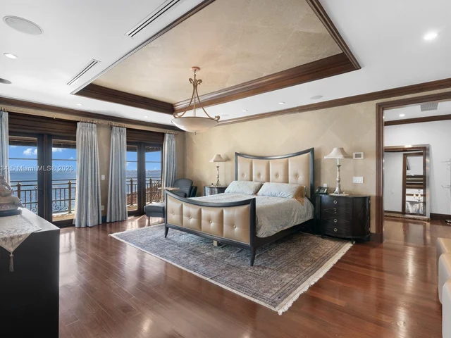 1940 S Bayshore Ln, Miami FL 33133