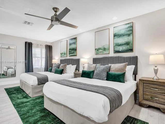 3251 N 37th St, Hollywood FL 33021