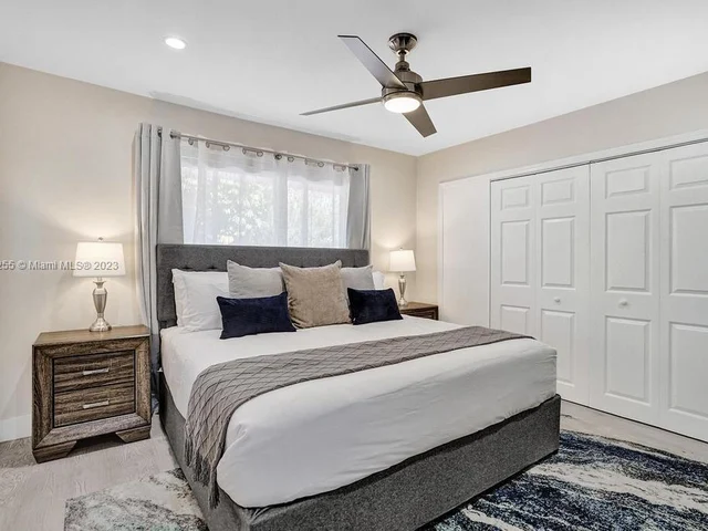 3251 N 37th St, Hollywood FL 33021