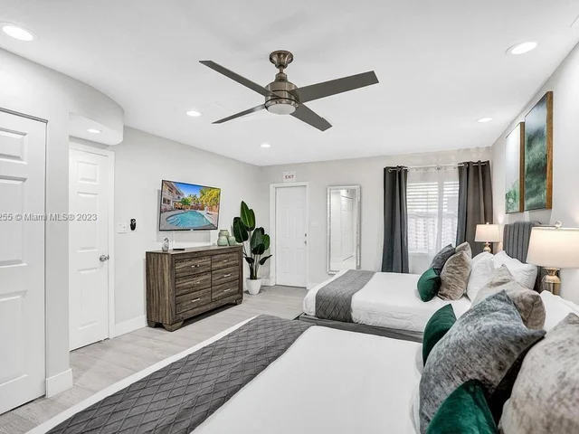 3251 N 37th St, Hollywood FL 33021