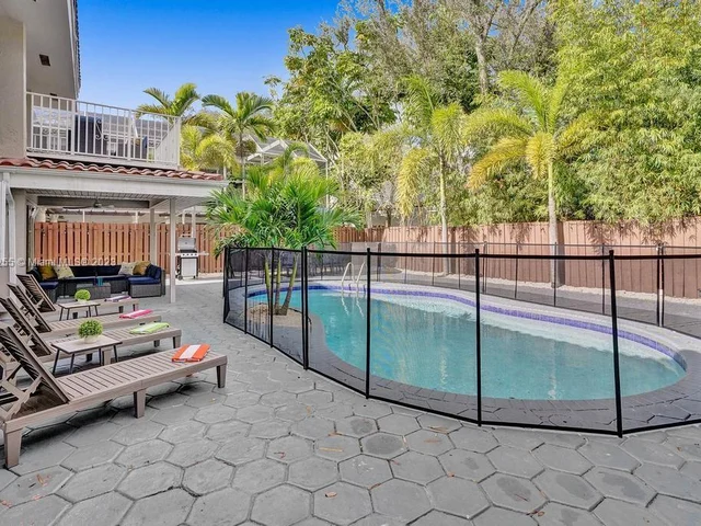 3251 N 37th St, Hollywood FL 33021