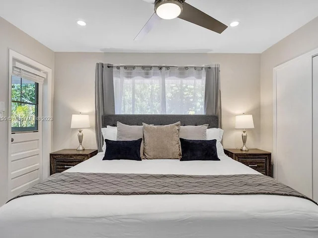 3251 N 37th St, Hollywood FL 33021