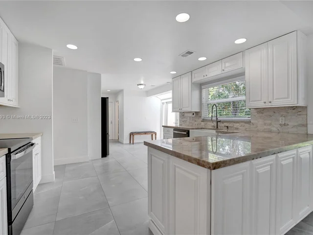 15075 SW 27th Street, Davie FL 33331