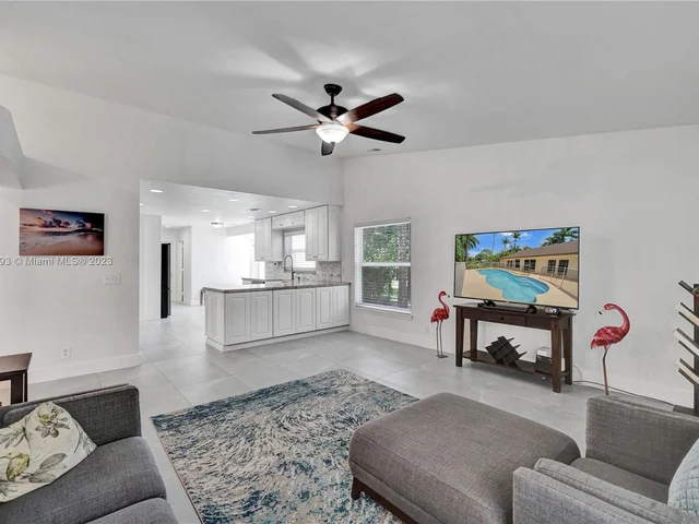 15075 SW 27th Street, Davie FL 33331