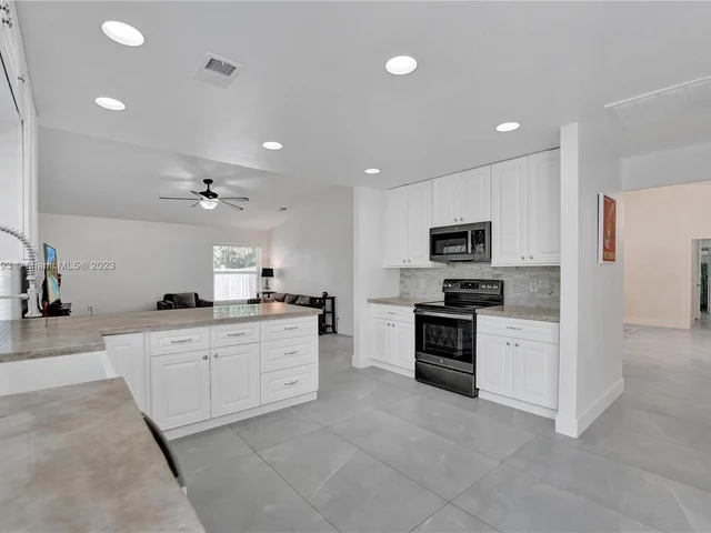 15075 SW 27th Street, Davie FL 33331