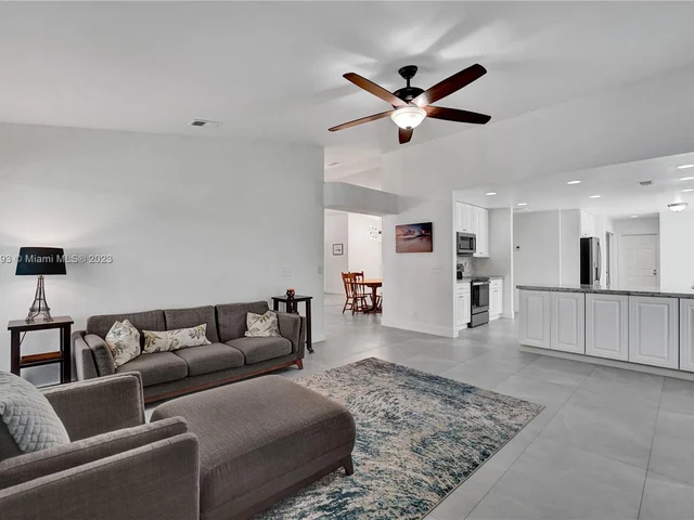 15075 SW 27th Street, Davie FL 33331