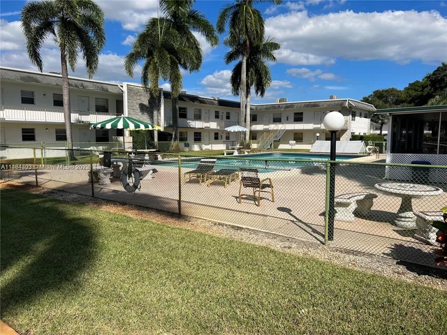 6201 SW 37th St # 205, Davie FL 33314