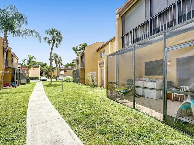 4511 Treehouse Ln # B, Tamarac FL 33319