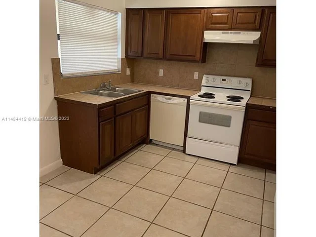 4511 Treehouse Ln # B, Tamarac FL 33319