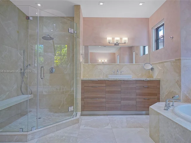 3747 Prairie Ave, Miami Beach FL 33140