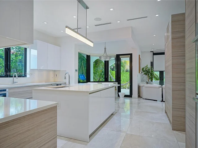 3747 Prairie Ave, Miami Beach FL 33140