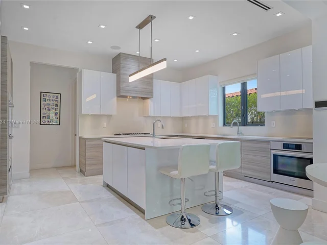 3747 Prairie Ave, Miami Beach FL 33140