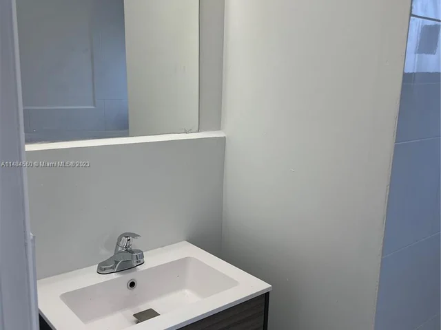 830 NW 170th Ter, Miami Gardens FL 33169